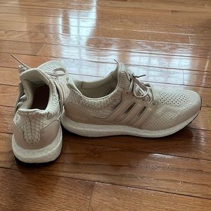 Halo Ivory DNA Ultraboost Adidas NWOT